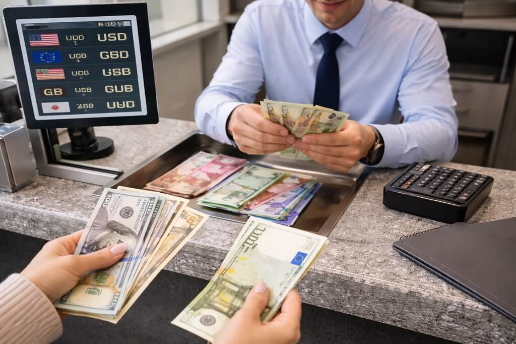 Currency Exchange Yonge Eglinton